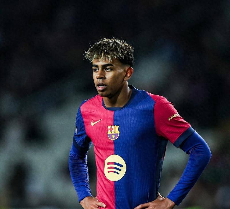 半场战报：热那亚1-1维罗纳，洛伦佐-科隆博建功，拉菲克-贝尔加利破门