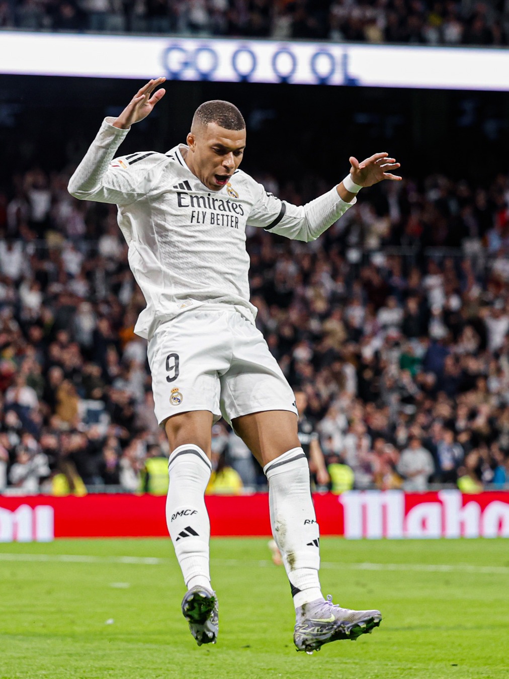 某队因违规遭重罚，官方回应惹争议